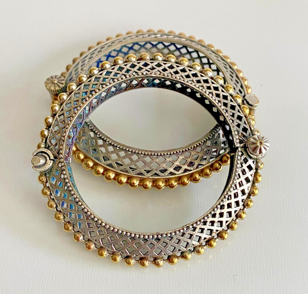 Vastrsbhuushan Dual Tone Kada Bangle Set